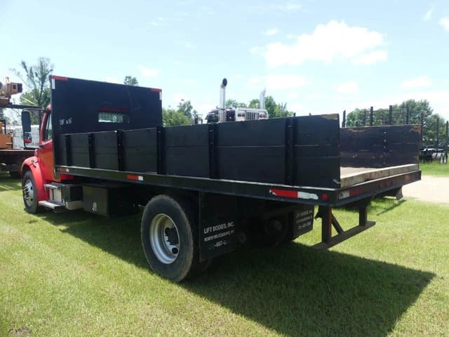 Image of Freightliner M2 equipment image 3