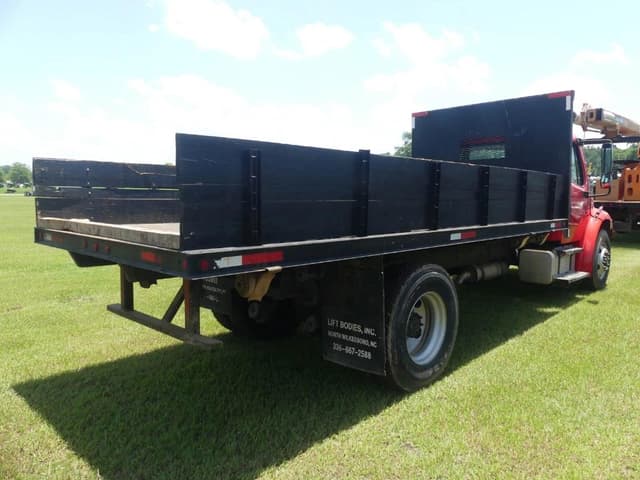 Image of Freightliner M2 equipment image 2