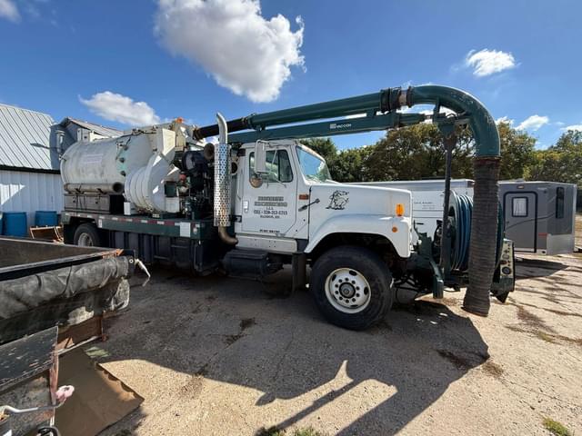 Image of International Navistar equipment image 3