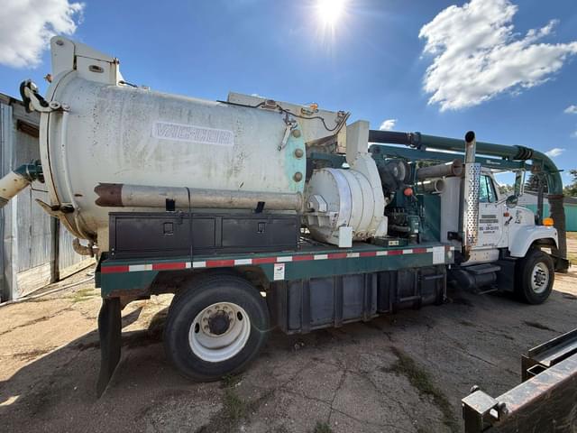 Image of International Navistar equipment image 4