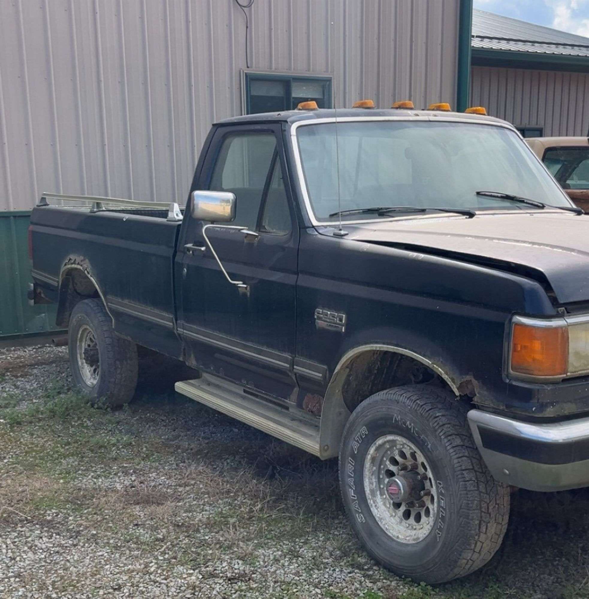 1990 Ford F-250 Equipment Image0