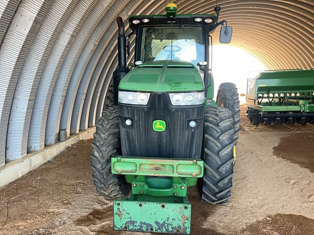 Image of John Deere 8235R equipment image 1