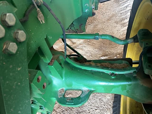 Image of John Deere 8235R equipment image 4