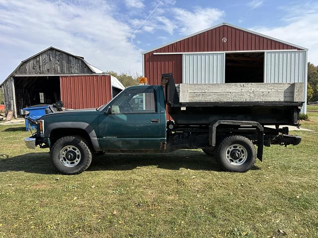 Image of Chevrolet 2500 equipment image 1