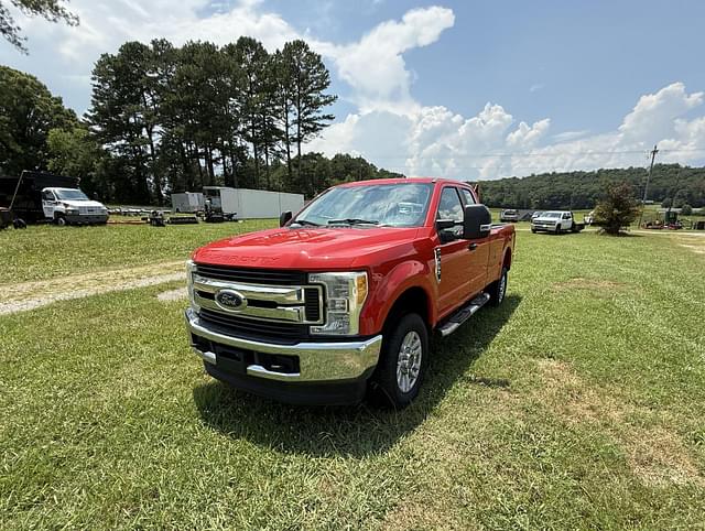 Image of Ford F-250 equipment image 1