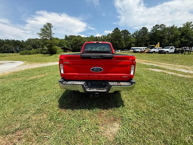Image of Ford F-250 equipment image 2