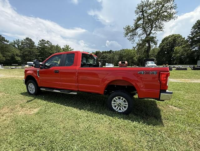 Image of Ford F-250 equipment image 3