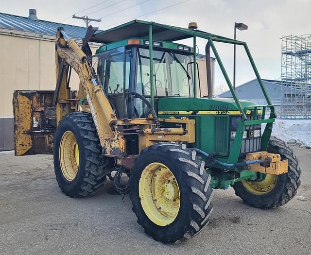 Image of John Deere 7210 equipment image 1