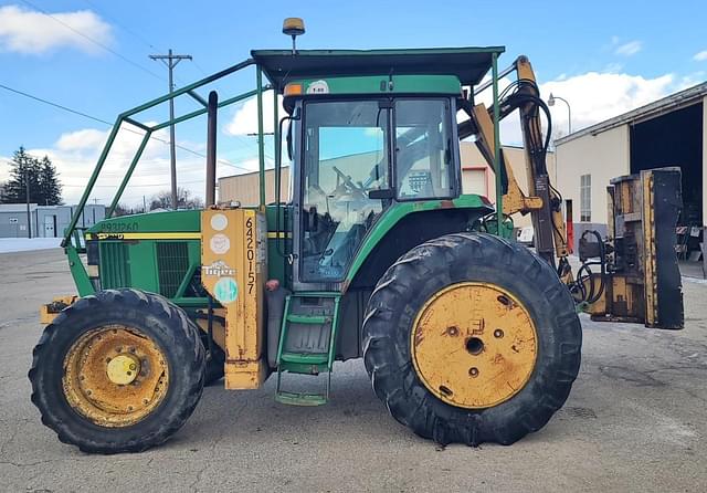 Image of John Deere 7210 equipment image 3