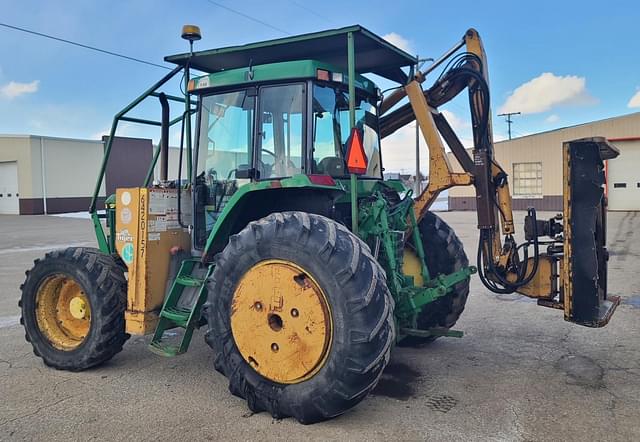 Image of John Deere 7210 equipment image 4