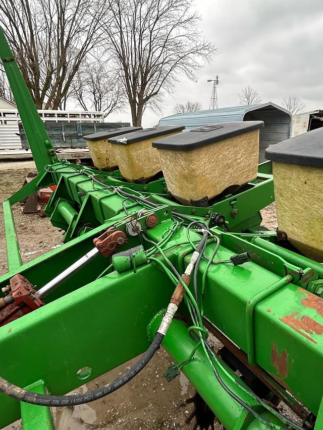 Image of John Deere 7000 equipment image 3