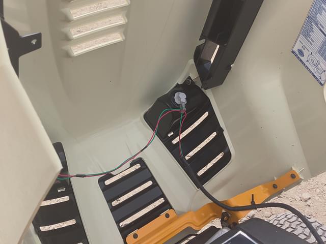 Image of Cub Cadet LTX1045 equipment image 2