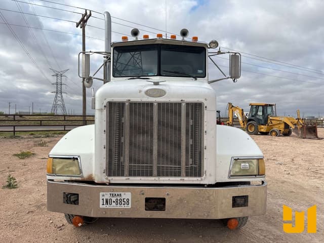 Image of Peterbilt 385 equipment image 1