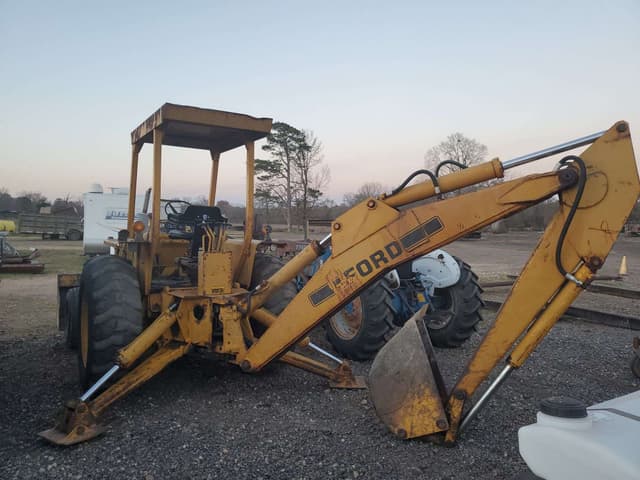 Image of Ford 550 equipment image 2