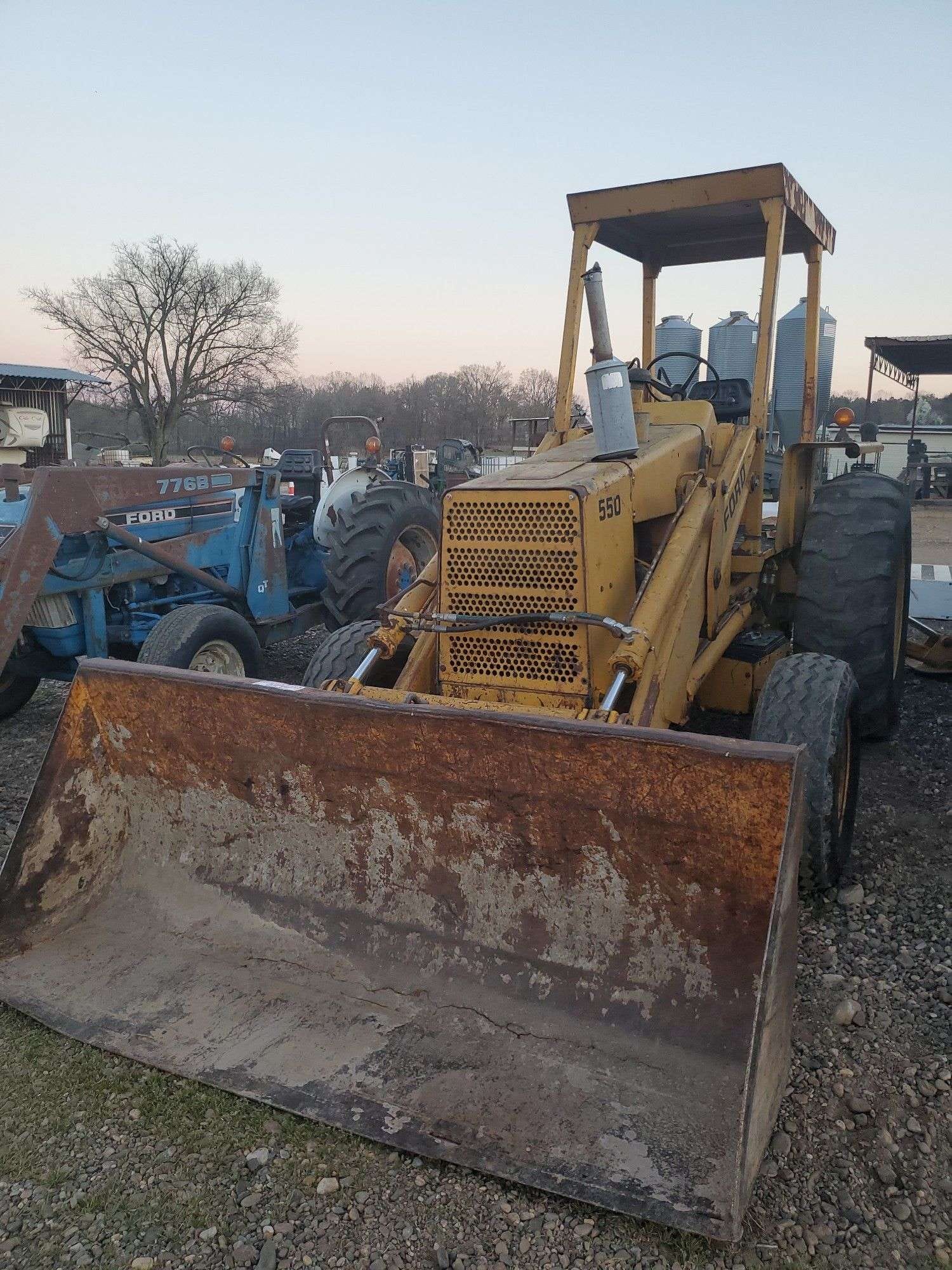 Ford 550 Equipment Image0