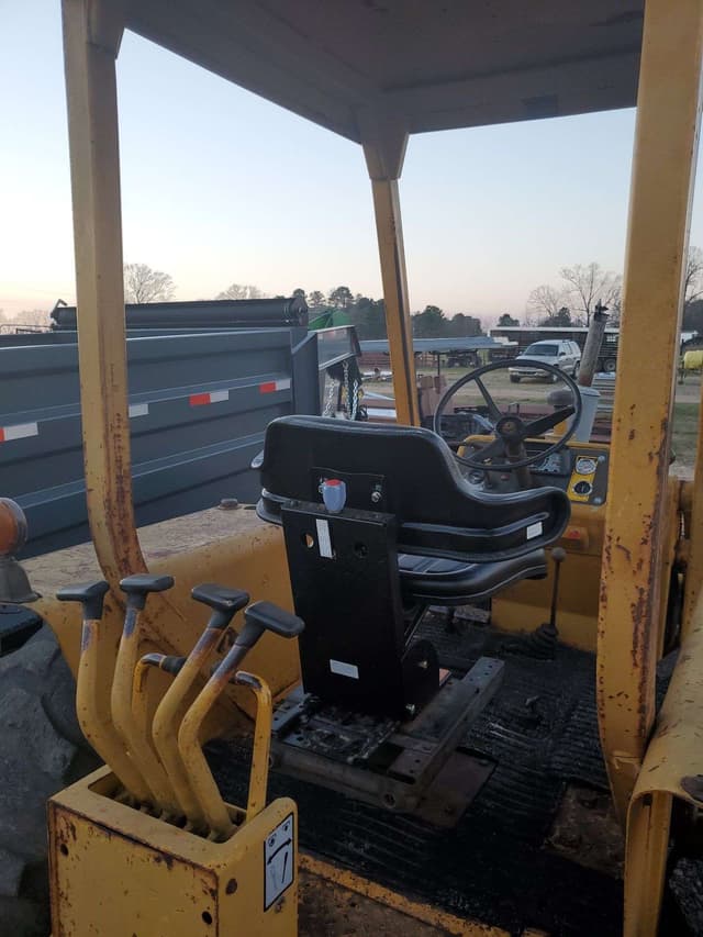 Image of Ford 550 equipment image 4