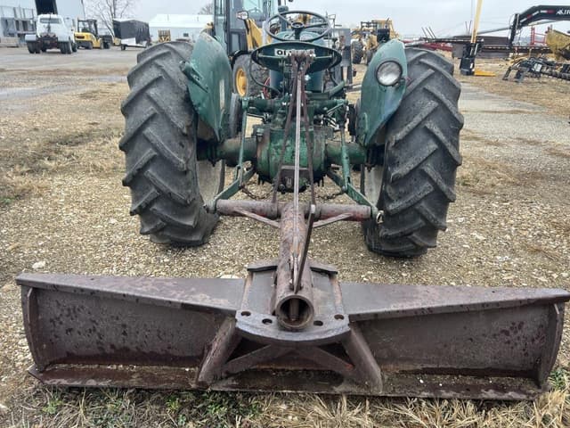 Image of Oliver 550 equipment image 2