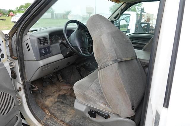 Image of Ford F-450 equipment image 3