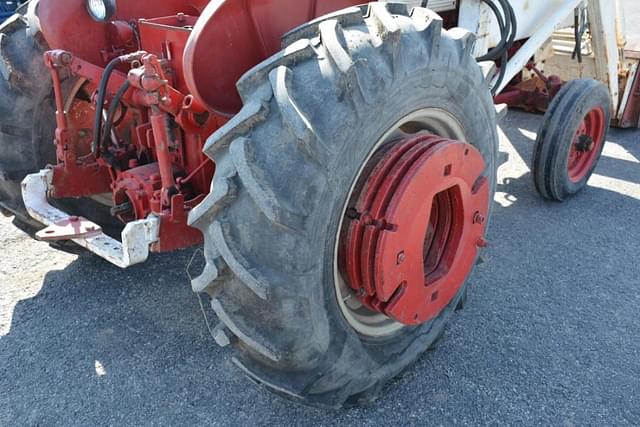 Image of International Harvester 460 equipment image 4