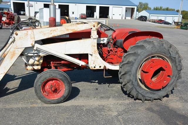 Image of International Harvester 460 equipment image 1