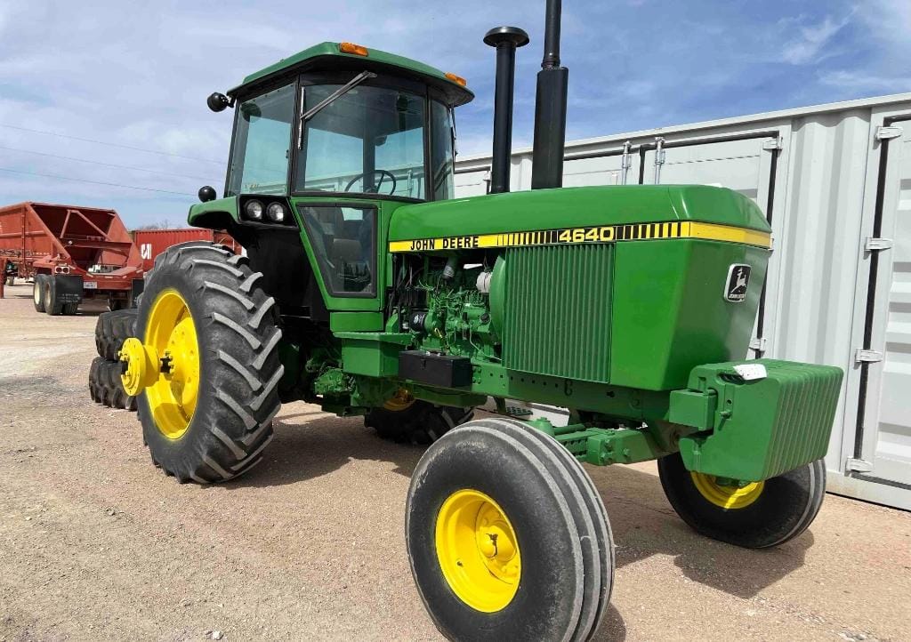 John Deere 4640 Equipment Image0