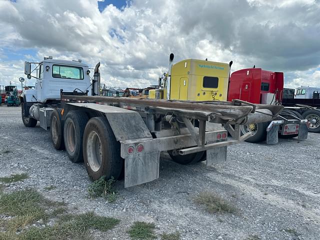 Image of Mack RD688S equipment image 3