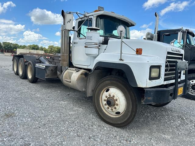 Image of Mack RD688S equipment image 1