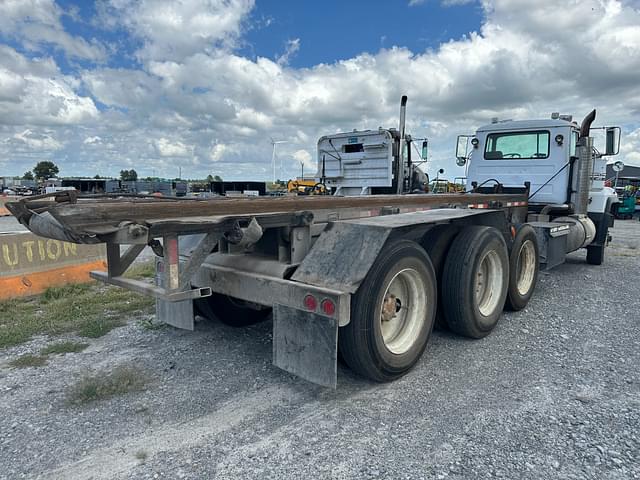 Image of Mack RD688S equipment image 2