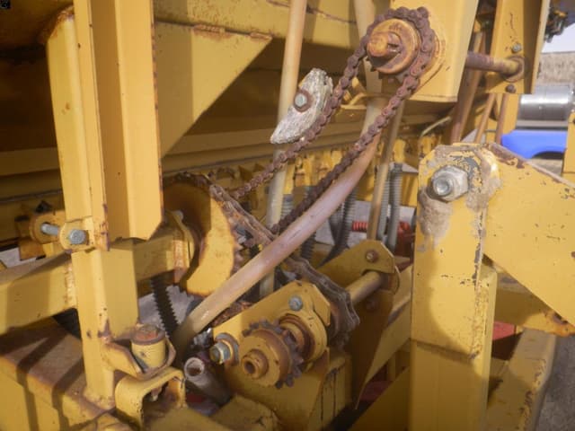 Image of Haybuster 1000 equipment image 4