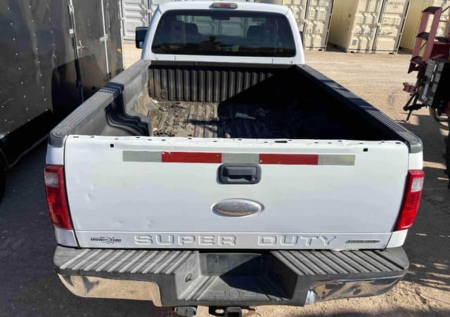 Image of Ford F-350 equipment image 4