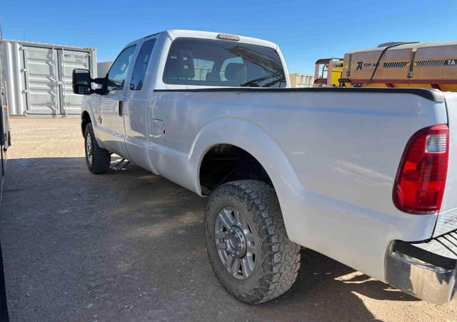 Image of Ford F-350 equipment image 3