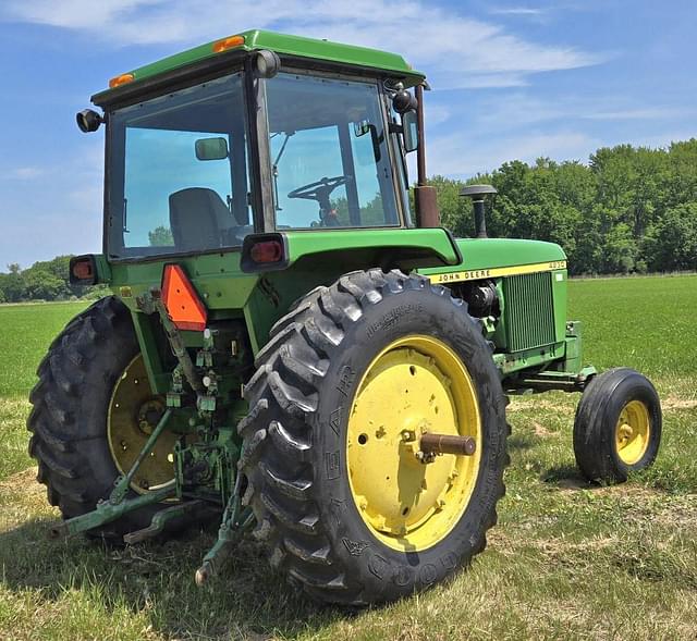 Image of John Deere 4230 equipment image 2