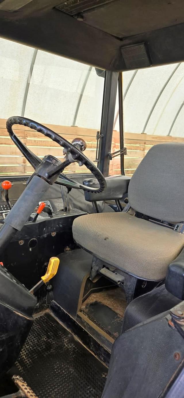 Image of John Deere 4230 equipment image 4