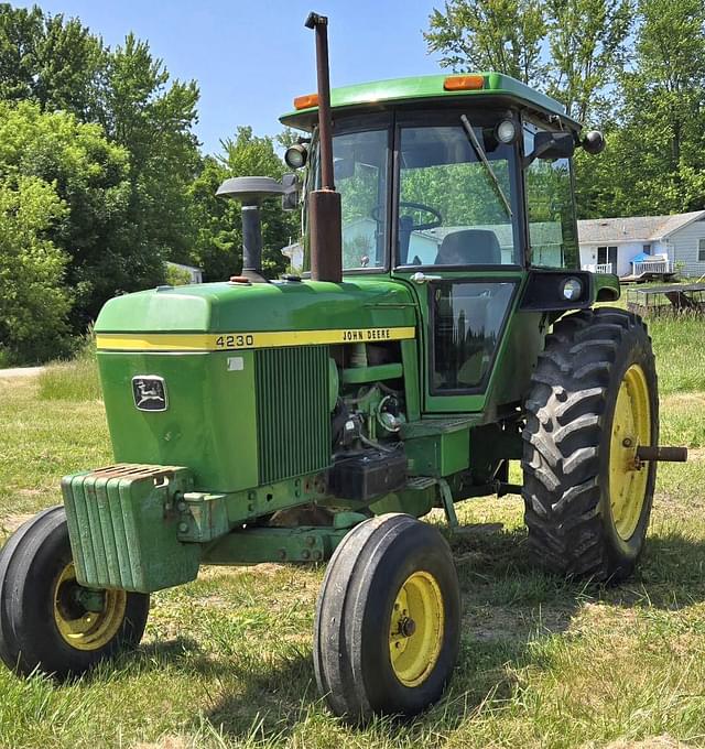 Image of John Deere 4230 equipment image 1