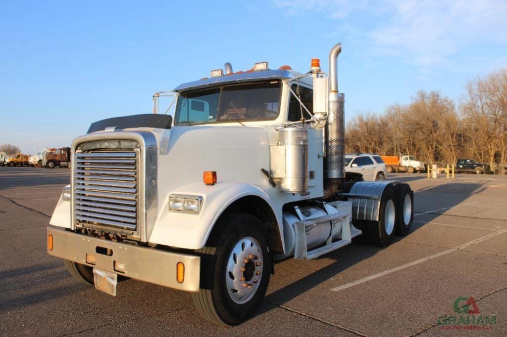 1999 Freightliner FLD120SD Equipment Image0