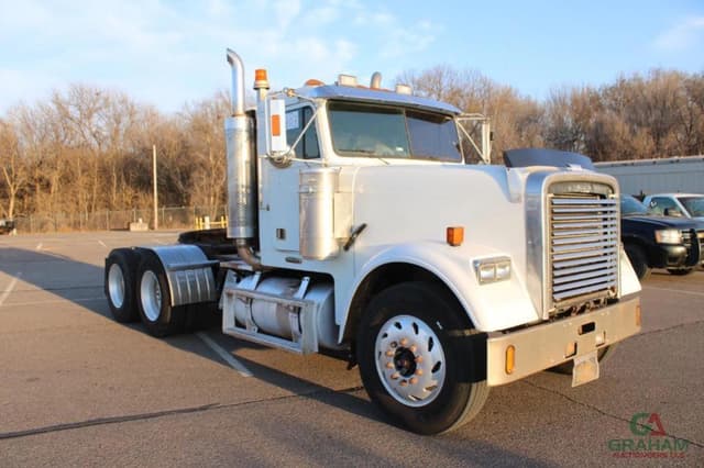 Image of Freightliner FLD120SD equipment image 1