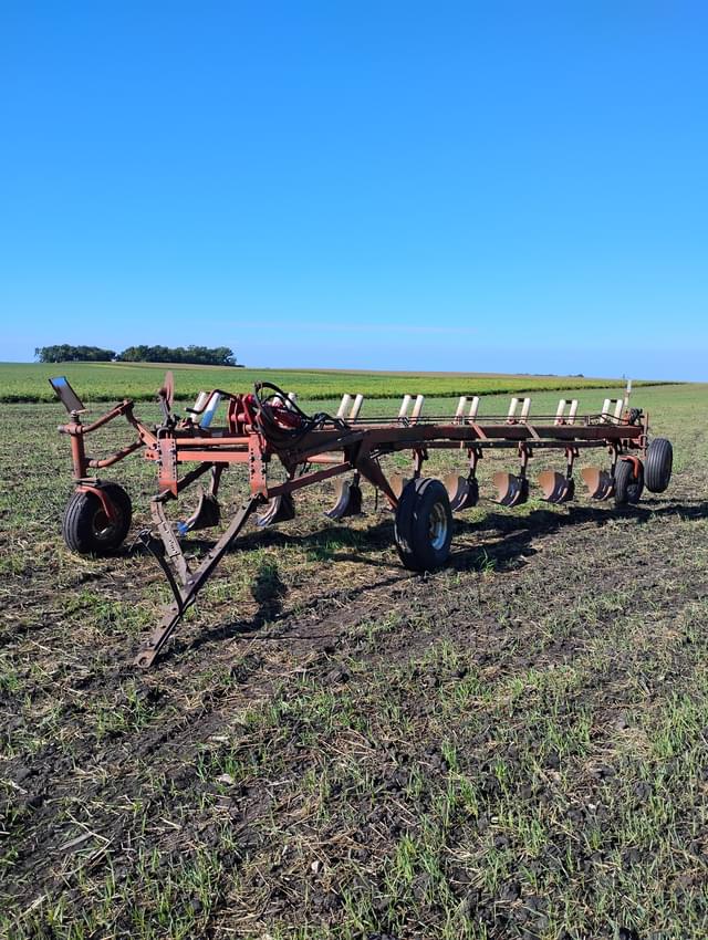 Image of International Harvester 700 equipment image 2