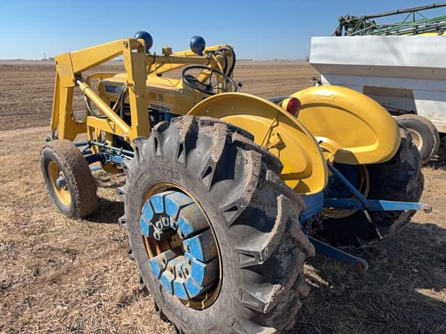 Image of Ford 4000 equipment image 4