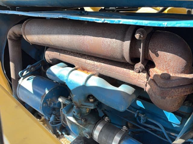 Image of Ford 4000 equipment image 3