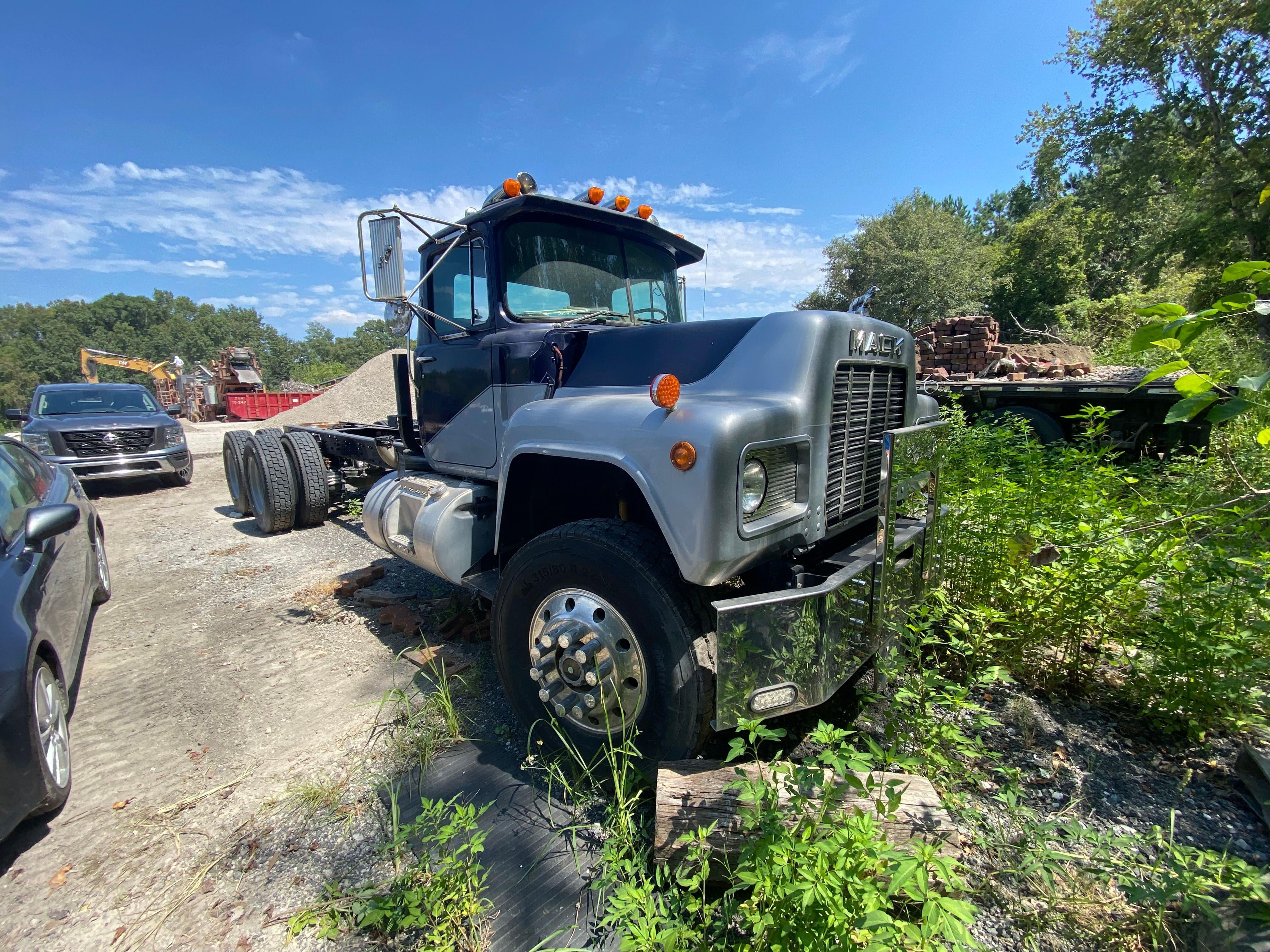 SOLD - 1986 Mack RD600 Lot No. 157484 Other Equipment with 139,000 mi ...