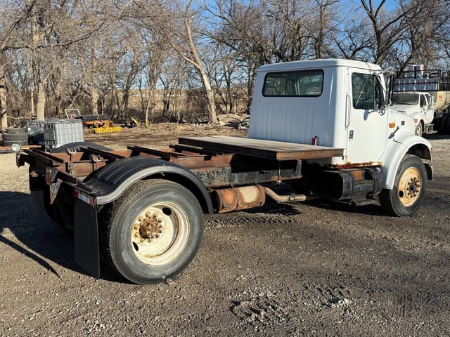 Image of International 4900 equipment image 4