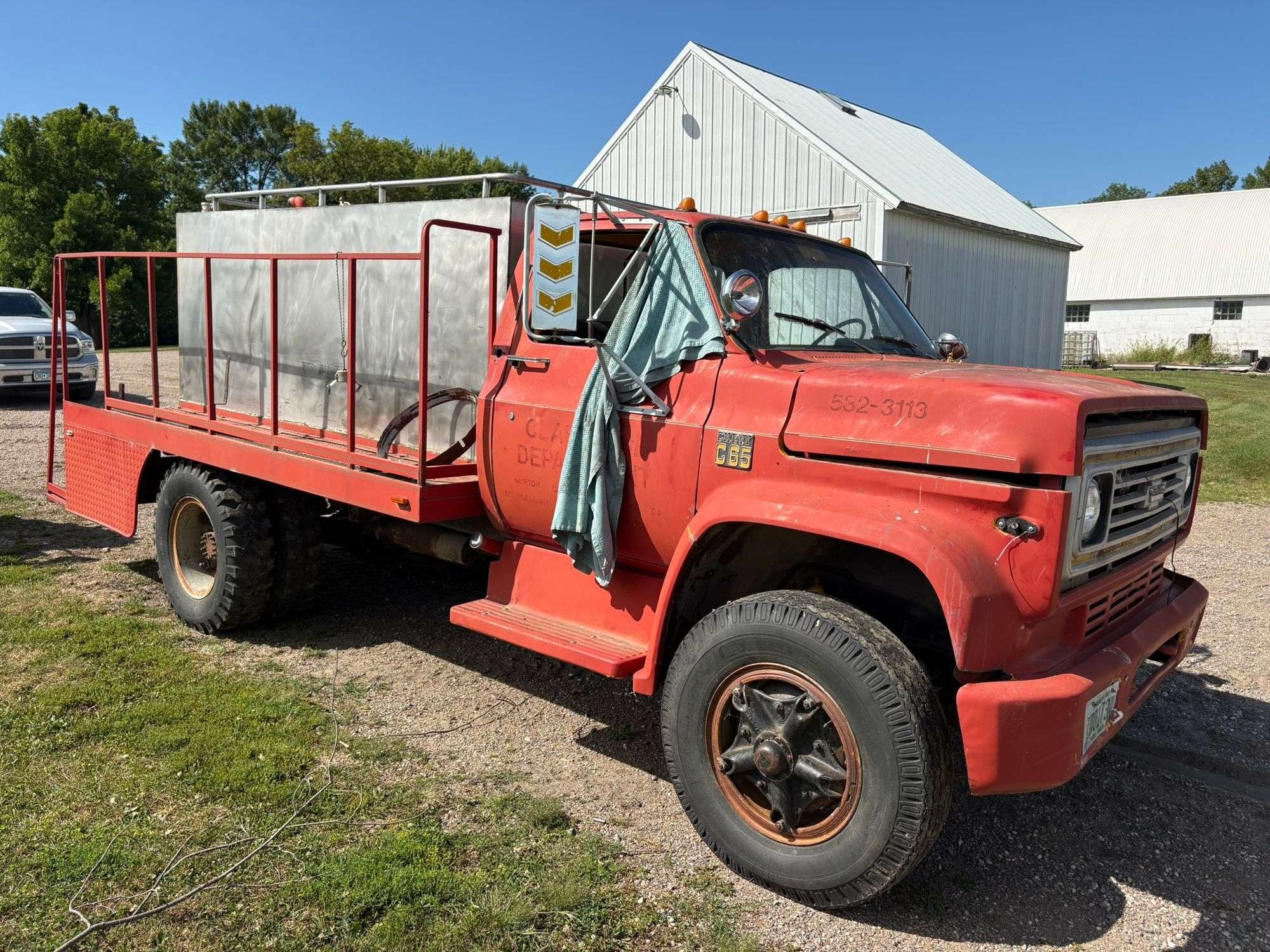 Chevrolet C65 Equipment Image0