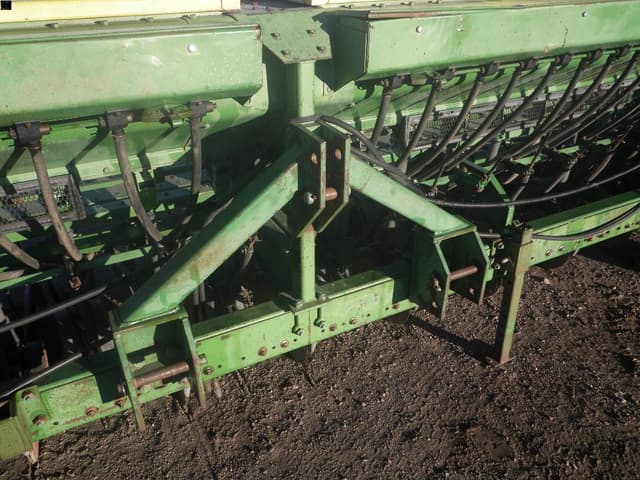 Image of John Deere 520 equipment image 4