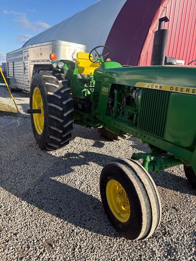 Image of John Deere 4000 equipment image 2