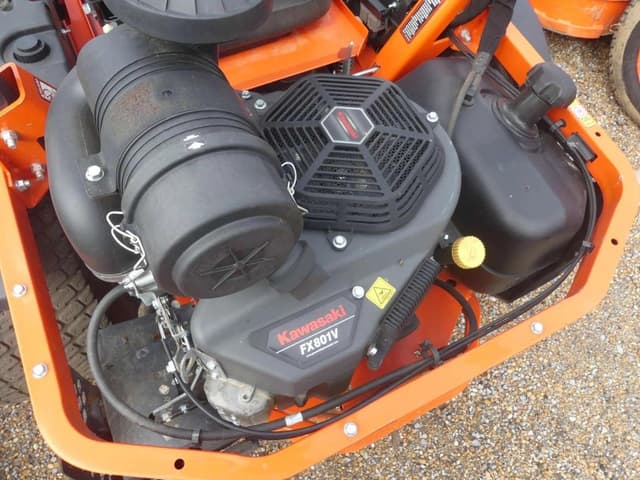 Image of Kubota Z726X equipment image 4