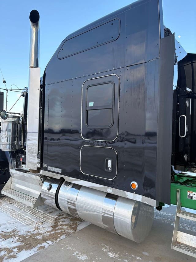 Image of Kenworth W900 equipment image 2