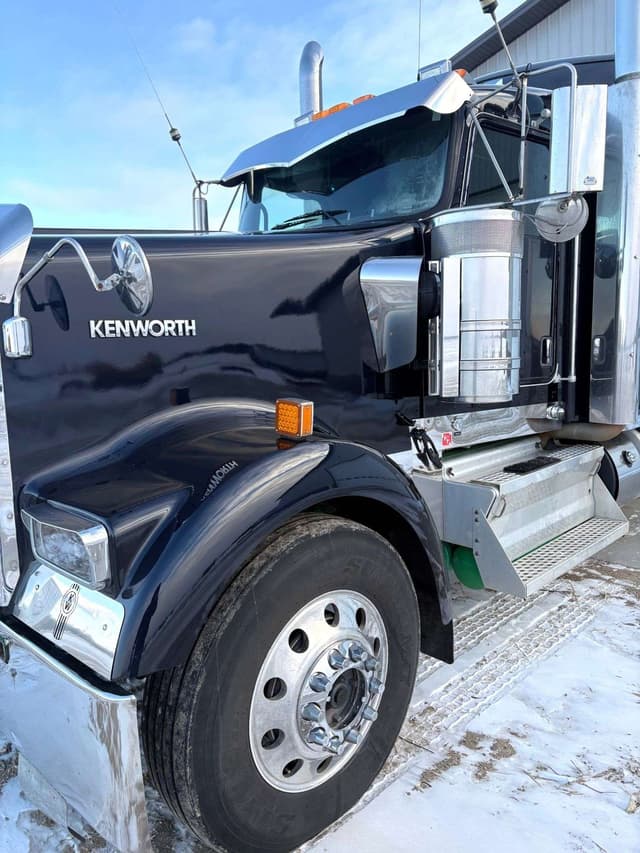 Image of Kenworth W900 equipment image 1