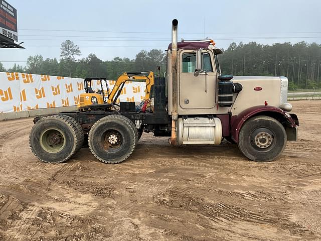 Image of Peterbilt 382 equipment image 3