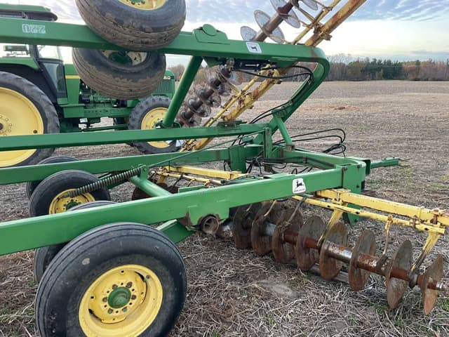 Image of John Deere 220 equipment image 1