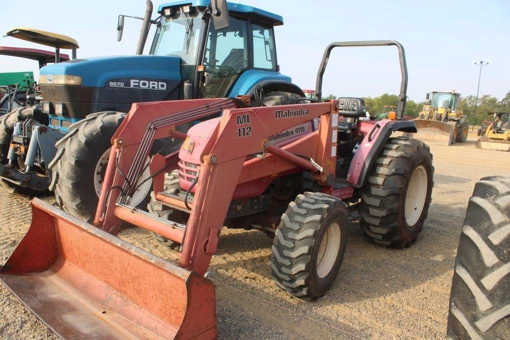 Mahindra 4110 Equipment Image0